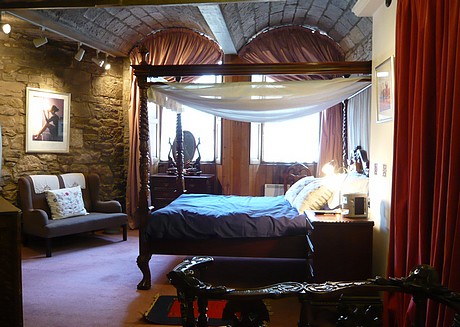 The Old Bed chanber in this Edinburgh Landmark, Trust House