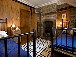 Edinburgh Landmark - Trust House lower twin bedroom