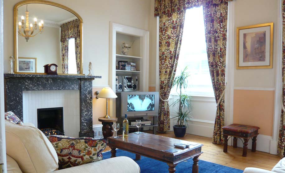 comfortable 4 star holiday accommodation in the heart of Edinburgh